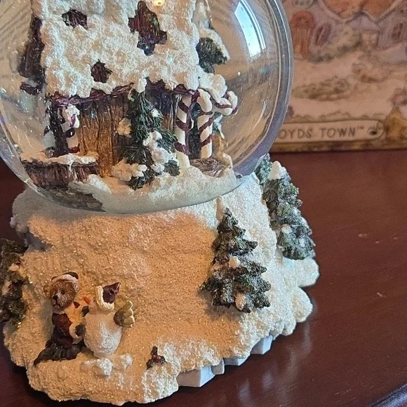 Boyds Bearly Built Snowglobe - Picture 6 of 9